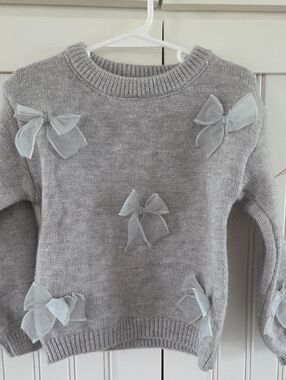 Adorable Little Girl Sweater Gray With Bows Size 4